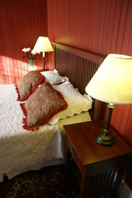 Cameron House Inn Мантео Экстерьер фото