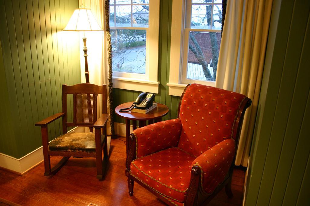 Cameron House Inn Мантео Экстерьер фото