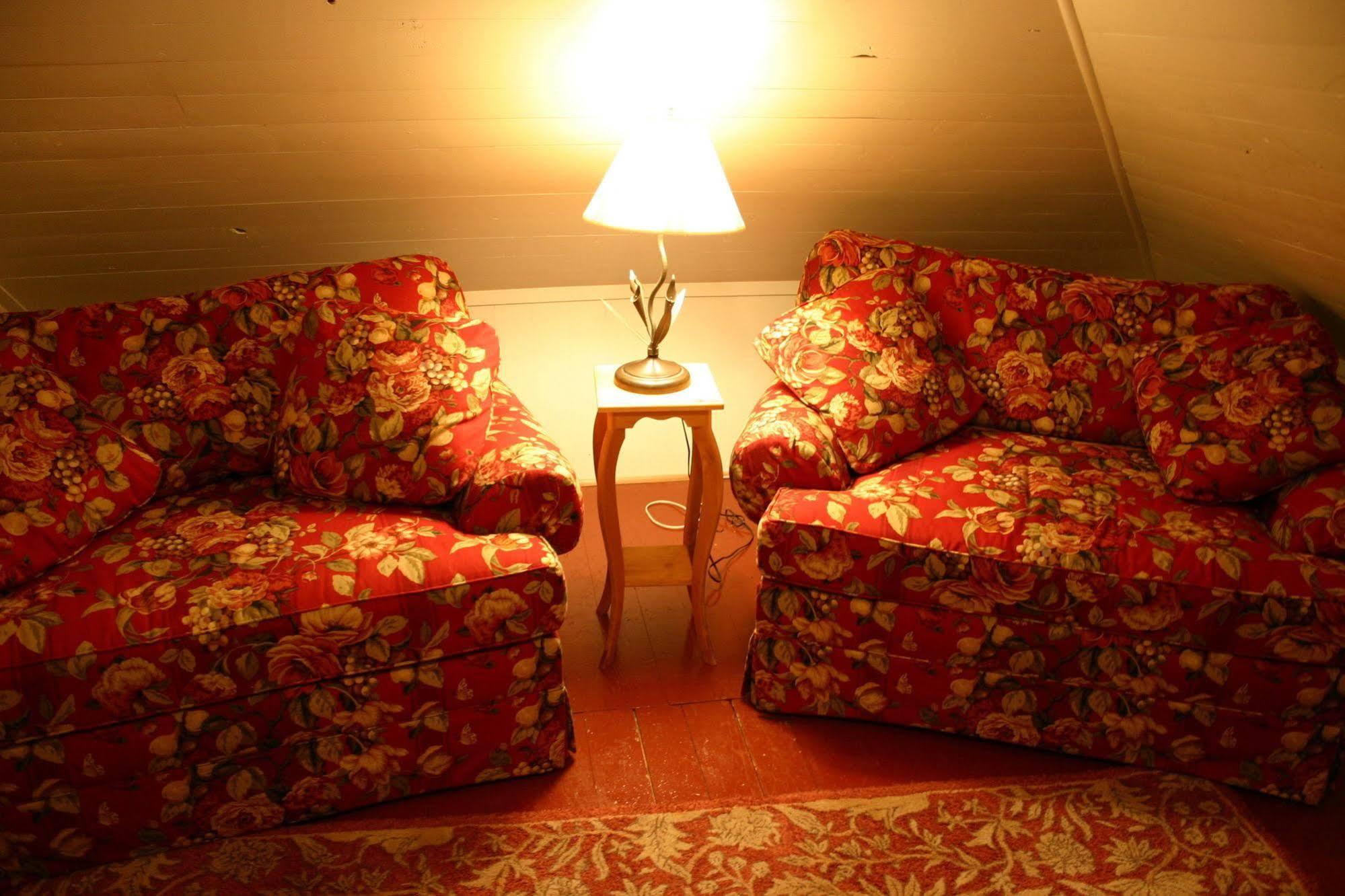 Cameron House Inn Мантео Экстерьер фото