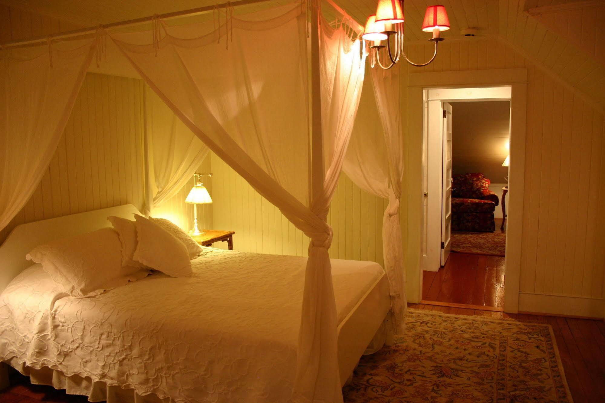 Cameron House Inn Мантео Экстерьер фото