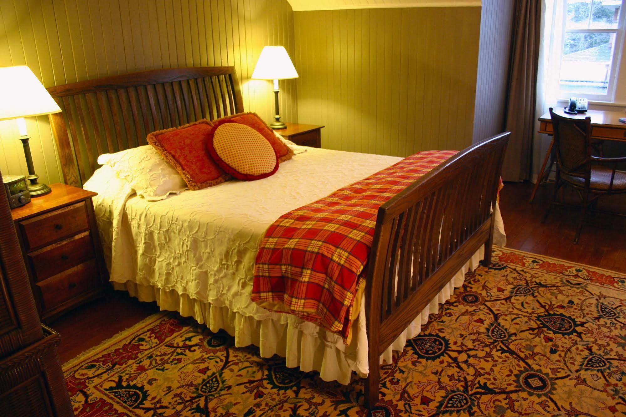 Cameron House Inn Мантео Экстерьер фото
