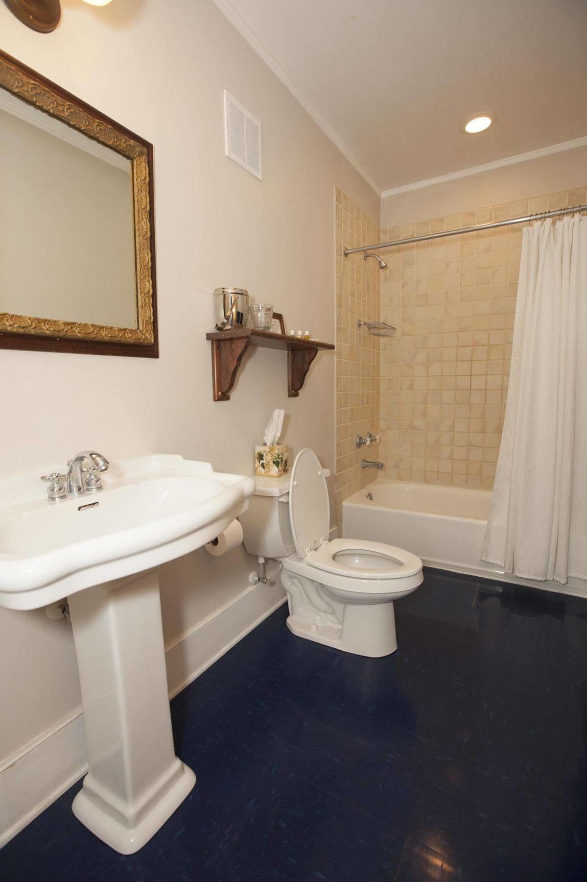 Cameron House Inn Мантео Экстерьер фото