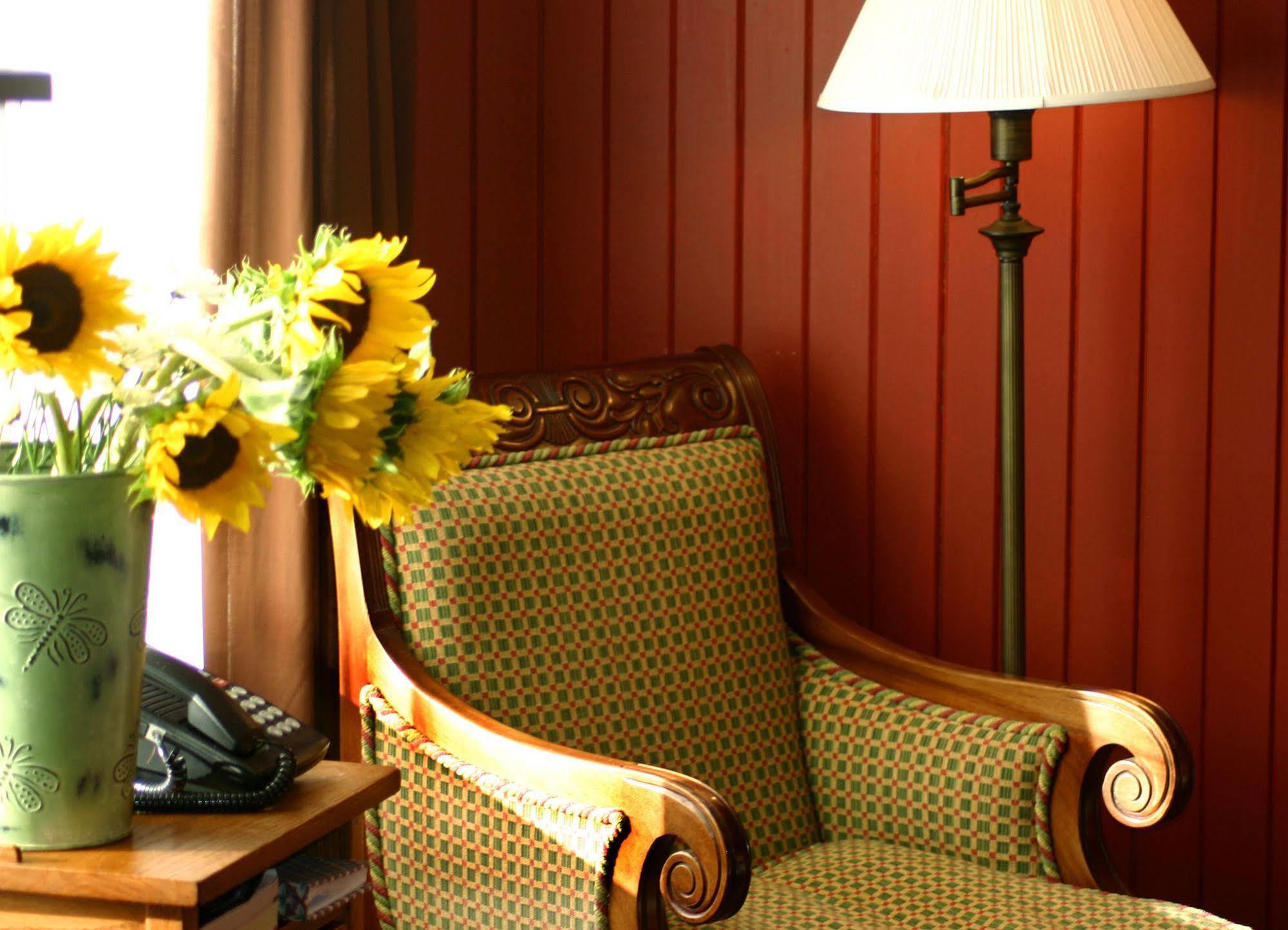 Cameron House Inn Мантео Экстерьер фото