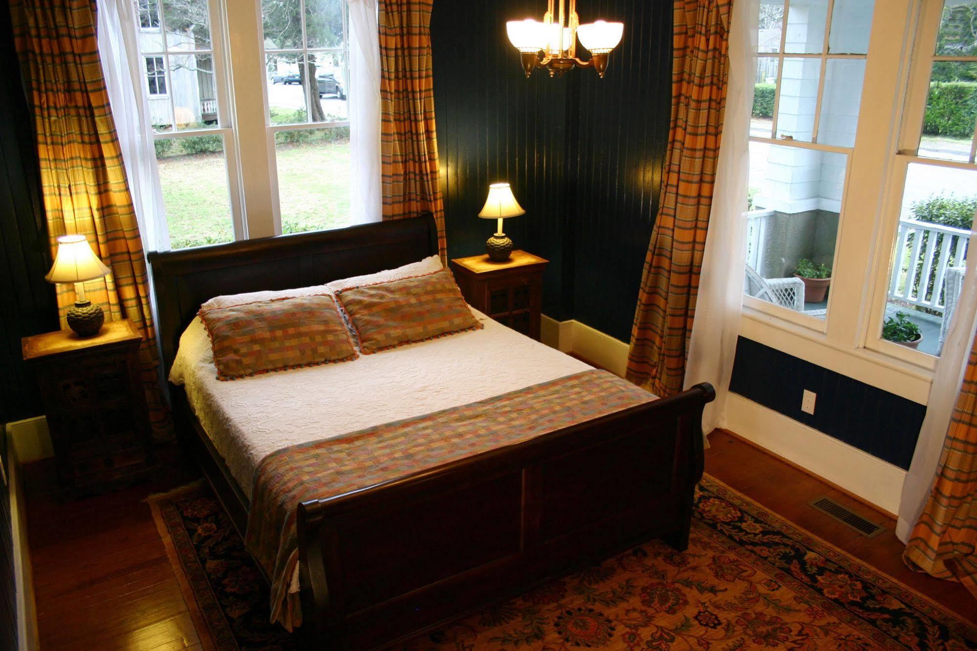 Cameron House Inn Мантео Экстерьер фото