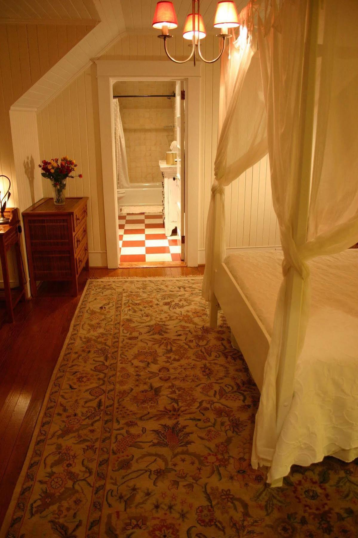Cameron House Inn Мантео Экстерьер фото