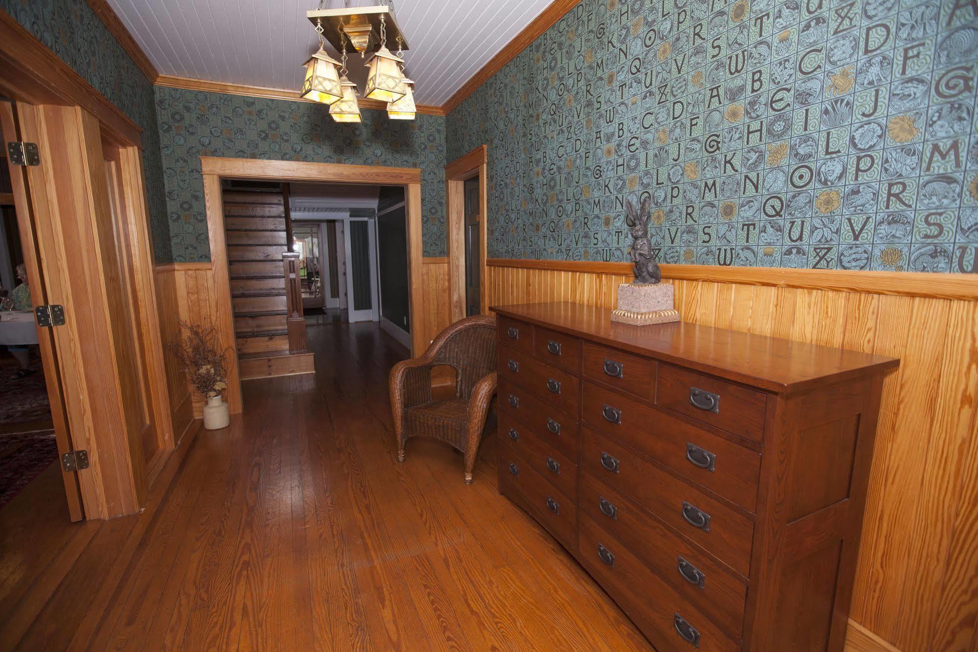 Cameron House Inn Мантео Экстерьер фото